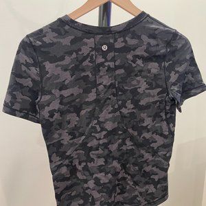 Lululemon - Swiftly Tech Short Sleeve Shirt 2.0 - Women's Sz 4